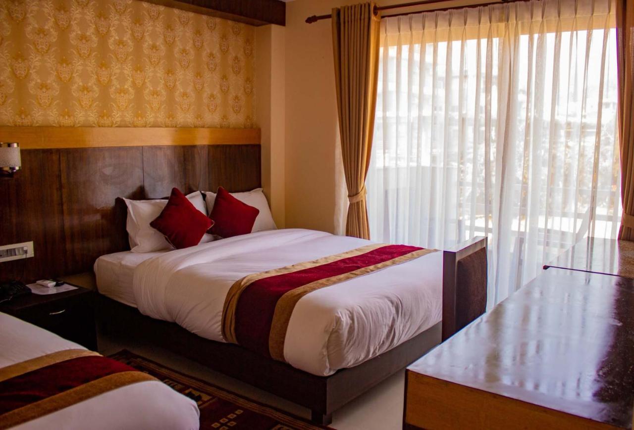 Hotel Silverline Покхара Екстер'єр фото
