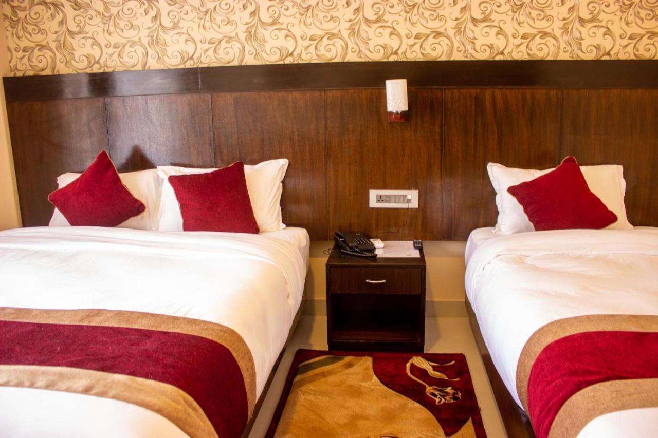 Hotel Silverline Покхара Екстер'єр фото