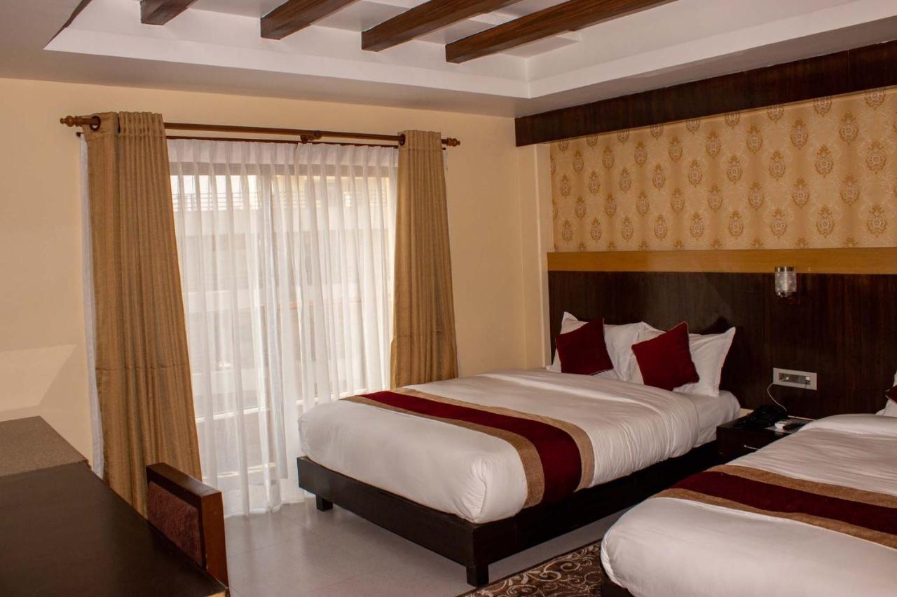 Hotel Silverline Покхара Екстер'єр фото
