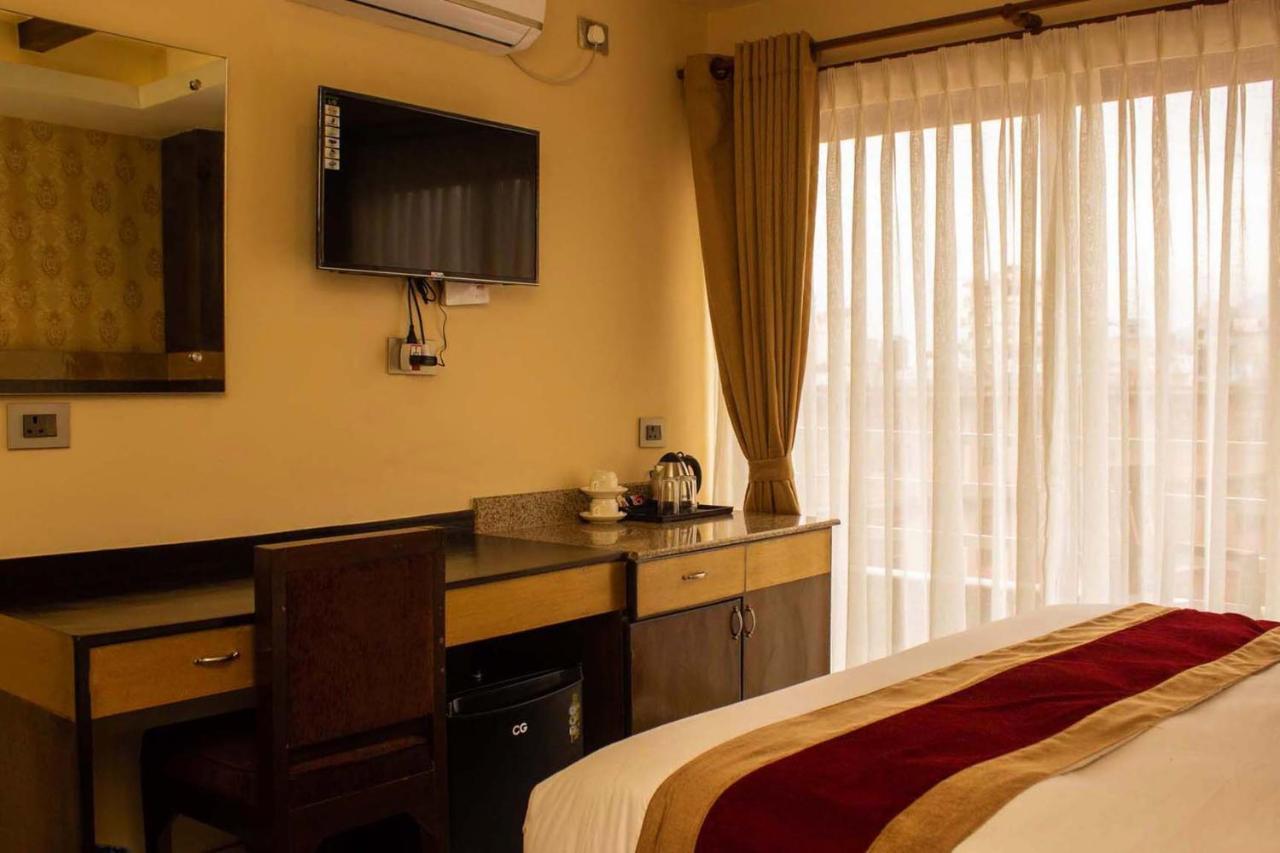 Hotel Silverline Покхара Екстер'єр фото