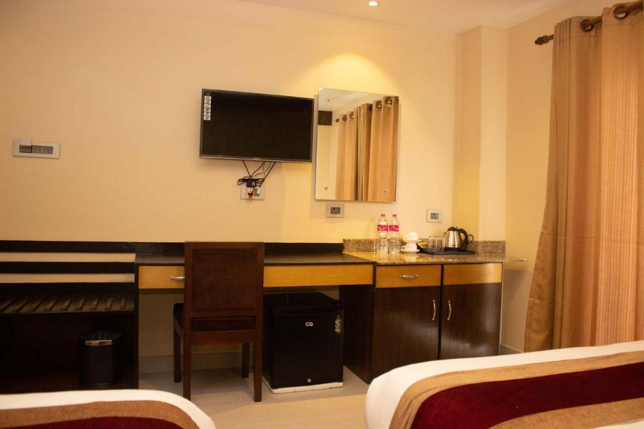 Hotel Silverline Покхара Екстер'єр фото