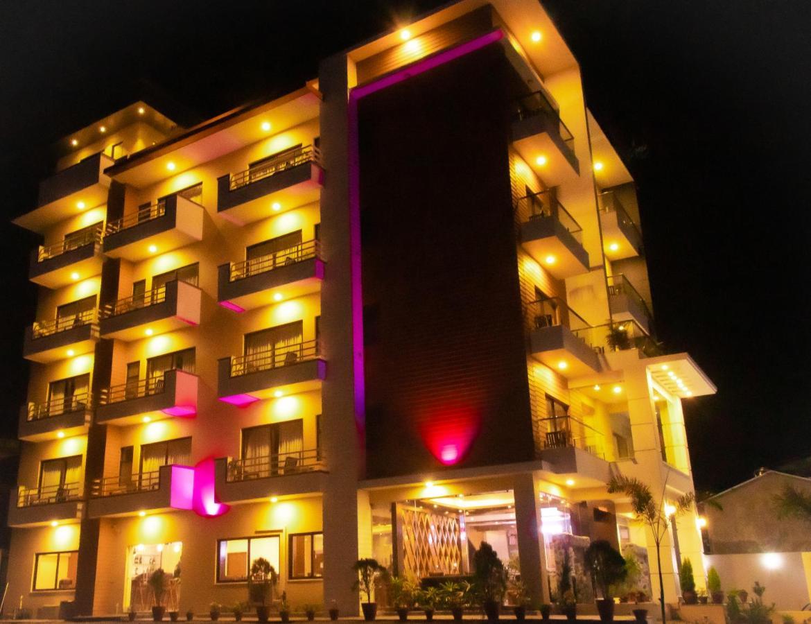 Hotel Silverline Покхара Екстер'єр фото
